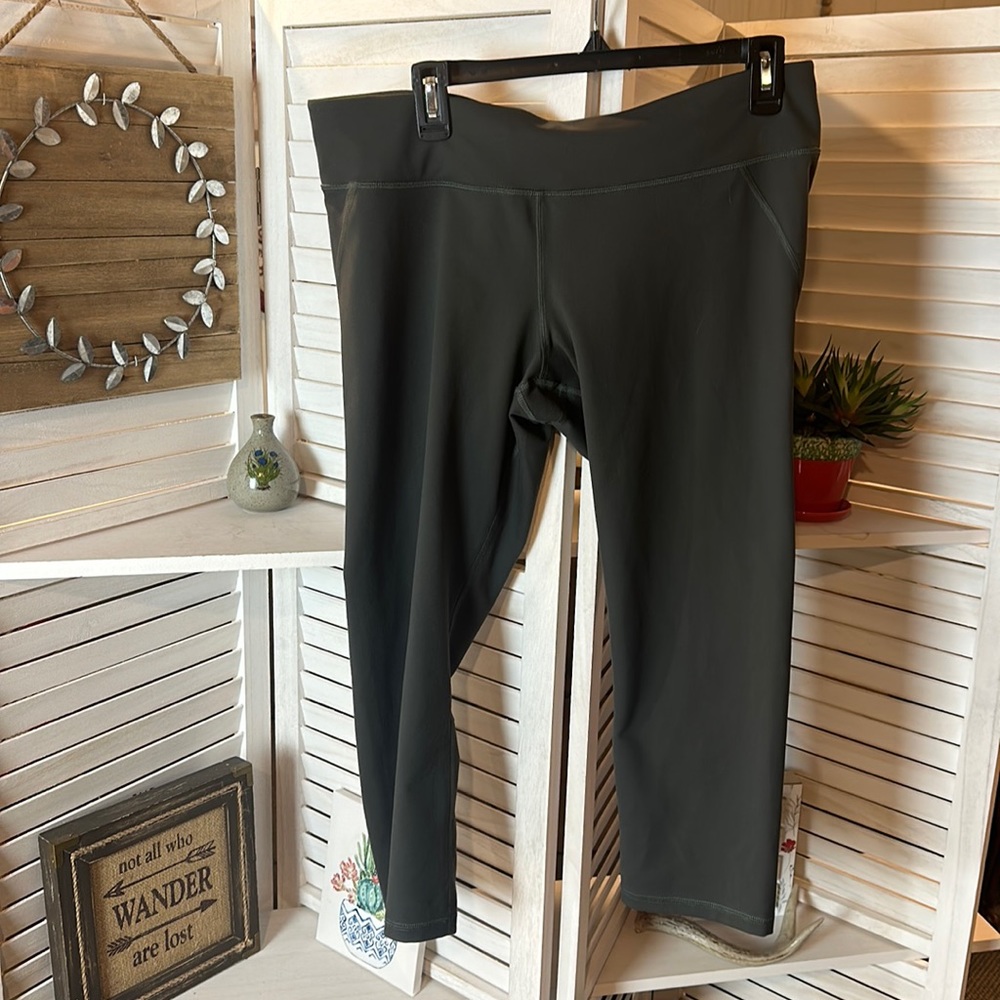 Under Armour Workout Capris Gray
